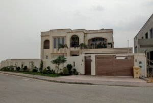 Bahria Town Karachi – 1000 Sq. Yds Privately Constructed Luxury Villas for Sale